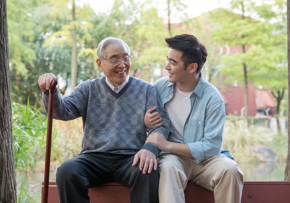 “银发浪潮”来袭 中国养老的重点在家庭和社区